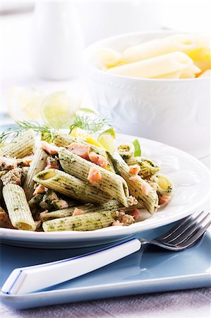 Penne with spinach sauce and diced salmon Stock Photo - Premium Royalty-Free, Code: 659-06373636