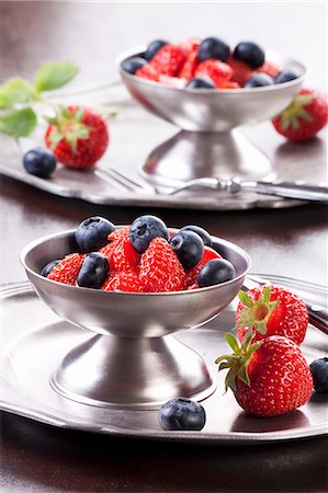 simsearch:659-06186270,k - Strawberries and blueberries Stock Photo - Premium Royalty-Free, Code: 659-06373638