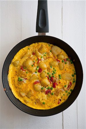 egg dish - A potato and vegetable tortilla in a pan (seen from above) Stock Photo - Premium Royalty-Free, Code: 659-06373680