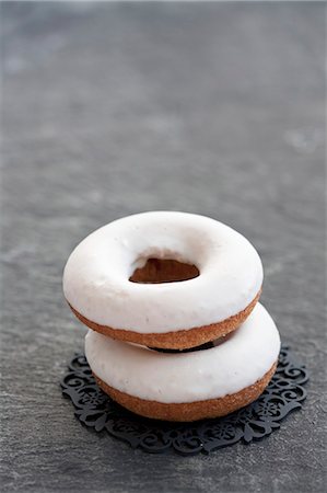 simsearch:659-06373404,k - Two doughnuts with icing sugar Stock Photo - Premium Royalty-Free, Code: 659-06373731