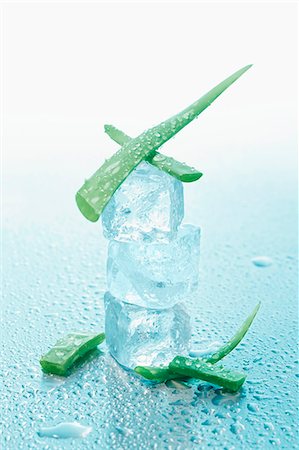 Aloe vera with ice cubes Foto de stock - Sin royalties Premium, Código: 659-06494031