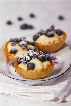 simsearch:659-06903190,k - Blueberries tartlets with lavender flowers Stock Photo - Premium Royalty-Free, Code: 659-06494160