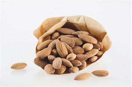 Almonds in a paper bag Stock Photo - Premium Royalty-Free, Code: 659-06494442