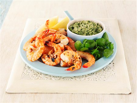 seafood - Grilled king prawns with a herb dip Foto de stock - Sin royalties Premium, Código: 659-06494803