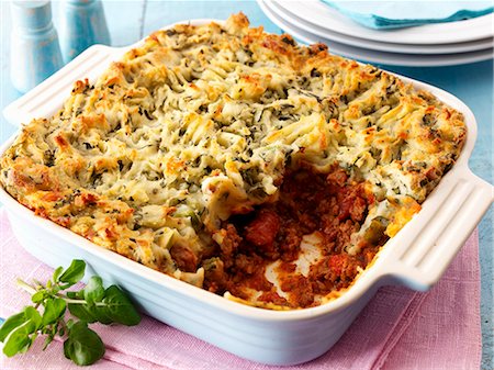 english (places and things) - Shepherds pie in a baking dish Stock Photo - Premium Royalty-Free, Code: 659-06494825