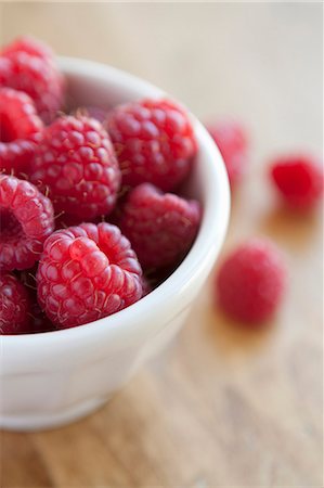 raspberry - Raspberries in a dish Stock Photo - Premium Royalty-Free, Code: 659-06495094
