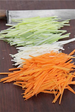 strip - Finely chopped carrots, Hamburg parsley and leek Foto de stock - Sin royalties Premium, Código: 659-06495169