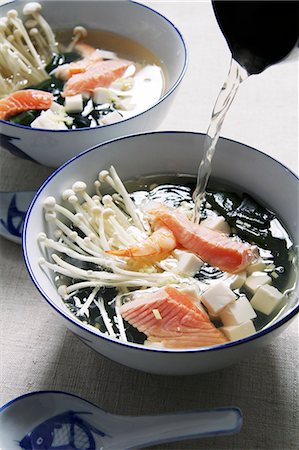 simsearch:659-07610354,k - Miso soup with salmon and mushrooms (Japan) Stock Photo - Premium Royalty-Free, Code: 659-06495176