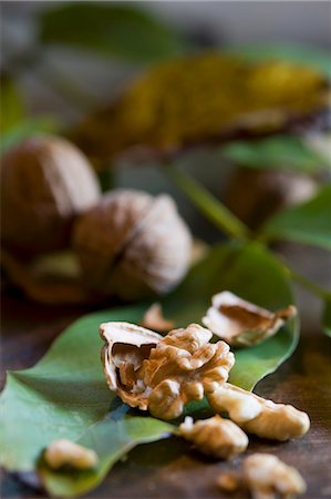 A cracked walnut on a walnut leaf Stock Photo - Premium Royalty-Free, Code: 659-06495493