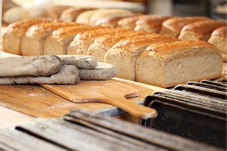 Loaves of rye-wheat bread cooling in a bakery Stock Photo - Premium Royalty-Free, Code: 659-06495523