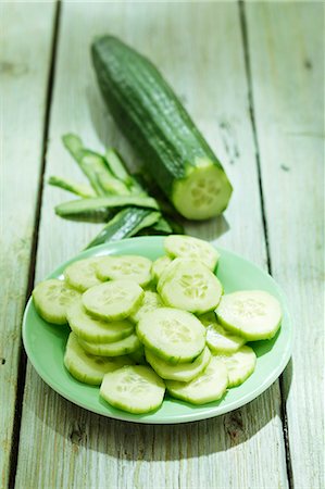 Cucumber, halved and sliced Stock Photo - Premium Royalty-Free, Code: 659-06495544