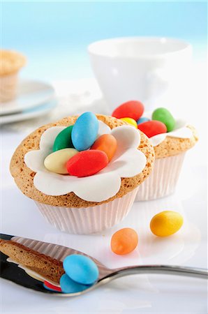 simsearch:659-06903190,k - Cupcakes decorated with colourful sugar eggs Stock Photo - Premium Royalty-Free, Code: 659-06495708