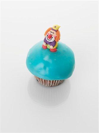 A turquoise cupcake decorated with a clown Stock Photo - Premium Royalty-Free, Code: 659-06493781