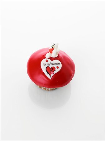 simsearch:659-06373404,k - Cupcake for Valentine's Day Stock Photo - Premium Royalty-Free, Code: 659-06493792