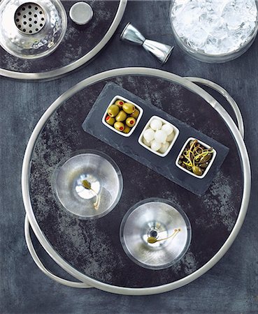 A Tray with Two Martinis and Three Bowls of Assorted Olives and Onions; From Above Stock Photo - Premium Royalty-Free, Code: 659-06671061