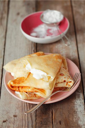 pancake - Crepes with vanilla quark Stock Photo - Premium Royalty-Free, Code: 659-06671129