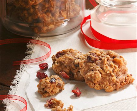 Homemade Oatmeal Cranberry Cookies with Red Ribbon Stock Photo - Premium Royalty-Free, Code: 659-06671656