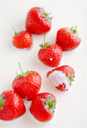 strawberries - Strawberries in cream Stock Photo - Premium Royalty-Free, Code: 659-06900874