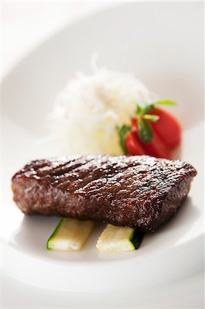 simsearch:659-06373117,k - Fried steak Foto de stock - Sin royalties Premium, Código: 659-06901214