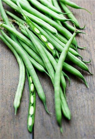 Green beans on a wooden background Stock Photo - Premium Royalty-Free, Code: 659-06901241