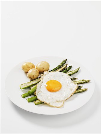 egg dish - Green asparagus with new potatoes and a fried egg Stock Photo - Premium Royalty-Free, Code: 659-06901579