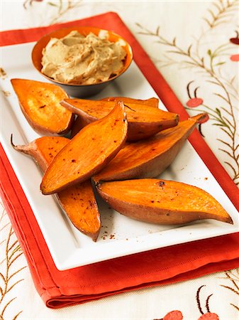 rectangle - Roasted Sweet Potatoes with Cinnamon Butter Stock Photo - Premium Royalty-Free, Code: 659-06901617