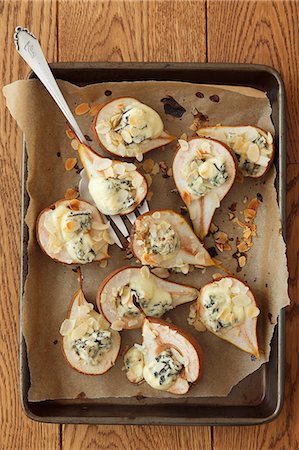 pear - Baked pears with blue cheese and slivered almonds Stock Photo - Premium Royalty-Free, Code: 659-06901724