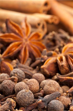 pimento - Winter spices (cloves, allspice, star anise, cinnamon) Stock Photo - Premium Royalty-Free, Code: 659-06901756