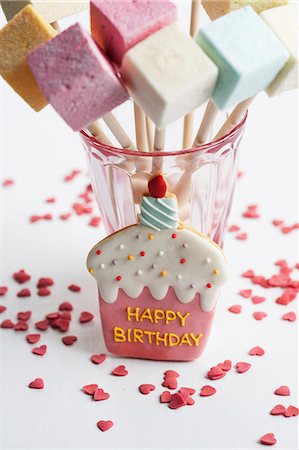 simsearch:659-06373404,k - A birthday biscuit with marshmallows Stock Photo - Premium Royalty-Free, Code: 659-06901957
