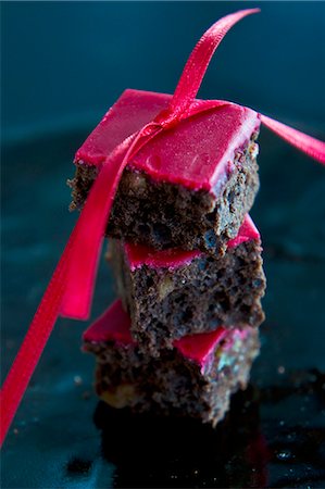 simsearch:659-06373404,k - A stack of brownies with red icing Stock Photo - Premium Royalty-Free, Code: 659-06901952