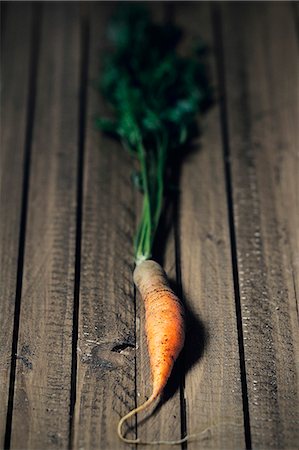 simsearch:659-07609605,k - A carrot with its leaves intact Stock Photo - Premium Royalty-Free, Code: 659-06901979