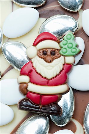 simsearch:659-07069631,k - Chocolate Santa Claus on sugared almonds Stock Photo - Premium Royalty-Free, Code: 659-06902194