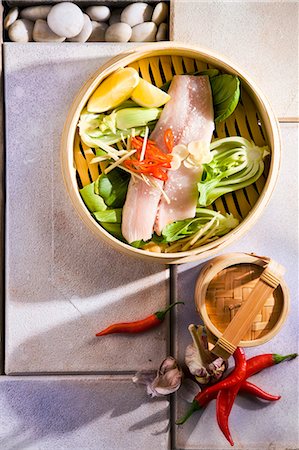 Steamed fish with vegetables (China) Foto de stock - Sin royalties Premium, Código: 659-06902394