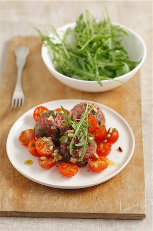 simsearch:659-07597225,k - Beef tartar with tomatoes, rocket and basil Stock Photo - Premium Royalty-Free, Code: 659-06902443