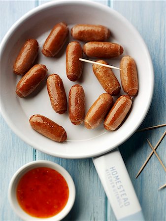 Party sausages with chili dip Stock Photo - Premium Royalty-Free, Code: 659-06902483