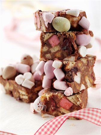 simsearch:659-06151276,k - Rocky road cakes (England) Stock Photo - Premium Royalty-Free, Code: 659-06902500