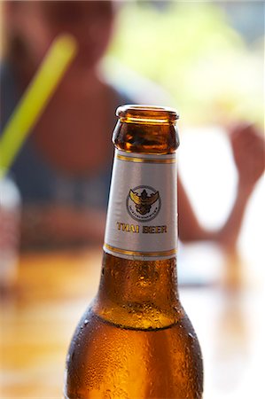 Open beer bottle Foto de stock - Sin royalties Premium, Código: 659-06902501