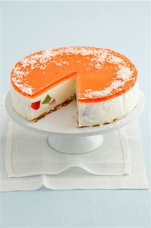simsearch:659-06185283,k - Cheesecake with fruit jelly Stock Photo - Premium Royalty-Free, Code: 659-06902527
