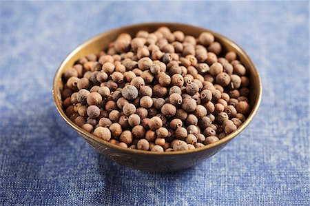 pimento - Allspice seeds in a bowl Stock Photo - Premium Royalty-Free, Code: 659-06902814