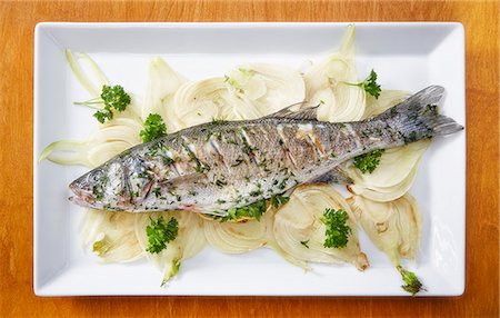 simsearch:659-06372915,k - Baked bass with parsley and lemon on a bed of fennel Stock Photo - Premium Royalty-Free, Code: 659-06902928
