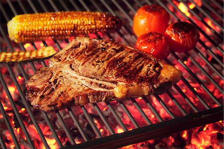 Barbecued T-bone steak with barbecued vegetables Stock Photo - Premium Royalty-Free, Code: 659-06902932