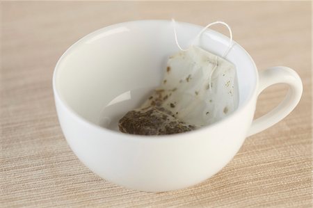 simsearch:659-06184015,k - A Used Tea Bag in an Empty White Tea Cup Stock Photo - Premium Royalty-Free, Code: 659-06903065