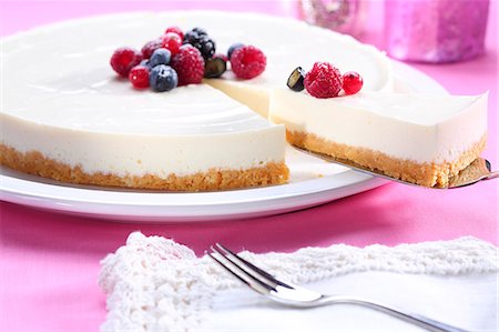 simsearch:659-06185283,k - Cheesecake with berries, a piece removed Stock Photo - Premium Royalty-Free, Code: 659-06903071