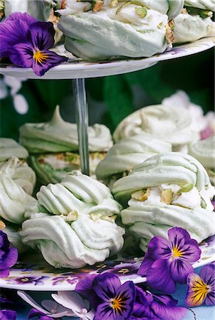 simsearch:659-06903190,k - pistacio meringues on a cake stand with pansy flowers Stock Photo - Premium Royalty-Free, Code: 659-06903168