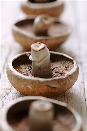 simsearch:659-02212217,k - Mushrooms on a wooden surface Stock Photo - Premium Royalty-Free, Code: 659-06903255