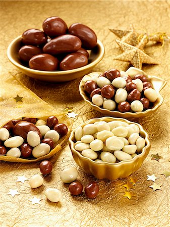simsearch:659-07069631,k - Assorted chocolate covered nuts, for Christmas Stock Photo - Premium Royalty-Free, Code: 659-06903367