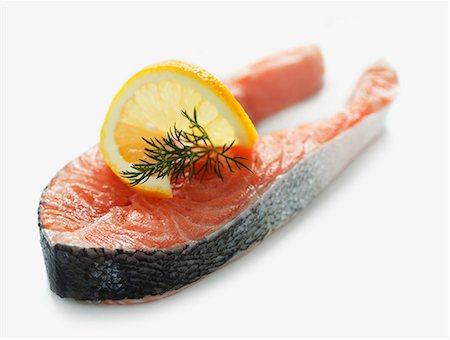 simsearch:659-03535097,k - Raw salmon steak with dill and lemon Foto de stock - Sin royalties Premium, Código: 659-06903565