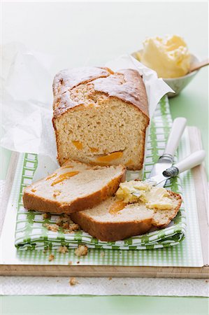 spreading - Peach and passion fruit bread, one slice spread with butter Stock Photo - Premium Royalty-Free, Code: 659-06903708