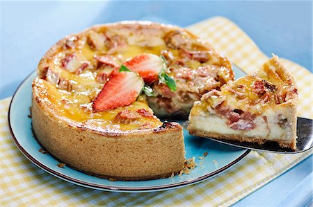 simsearch:659-06185283,k - Rhubarb sour cream cake with strawberry garnish Stock Photo - Premium Royalty-Free, Code: 659-06903951