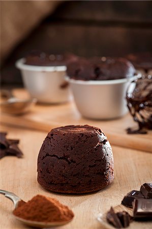simsearch:659-06151276,k - Chocolate melting middle pudding Stock Photo - Premium Royalty-Free, Code: 659-06903986